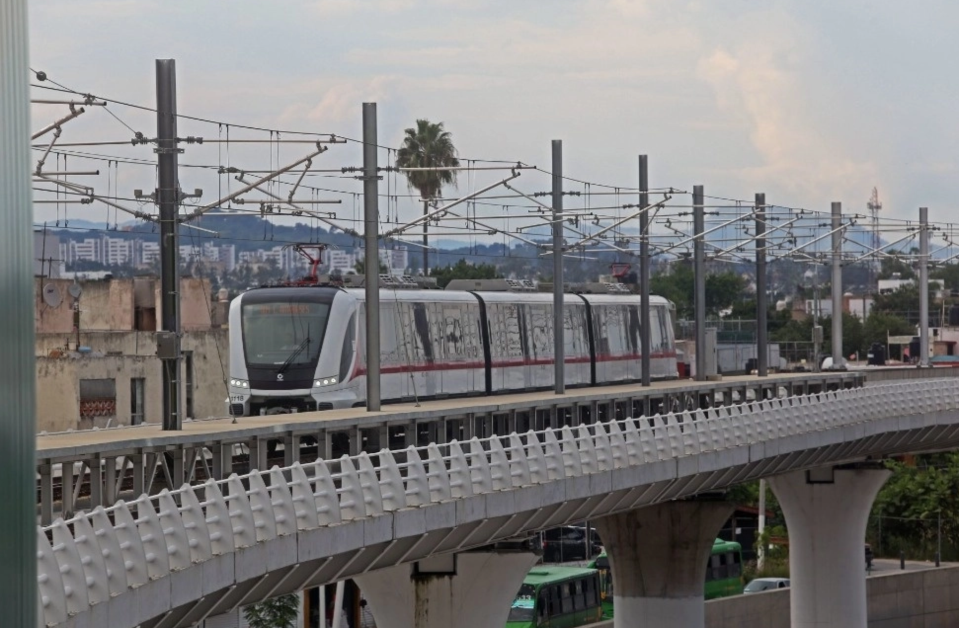 Construcción de ruta de camiones eléctricos en Jalisco